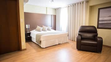 Deluxe-Doppelzimmer | Minibar, Zimmersafe, Schreibtisch, laptopgeeigneter Arbeitsplatz