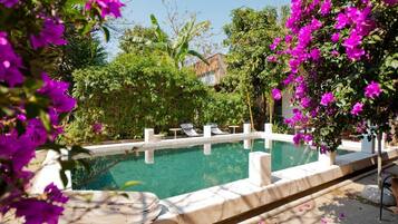 Kolam renang terbuka