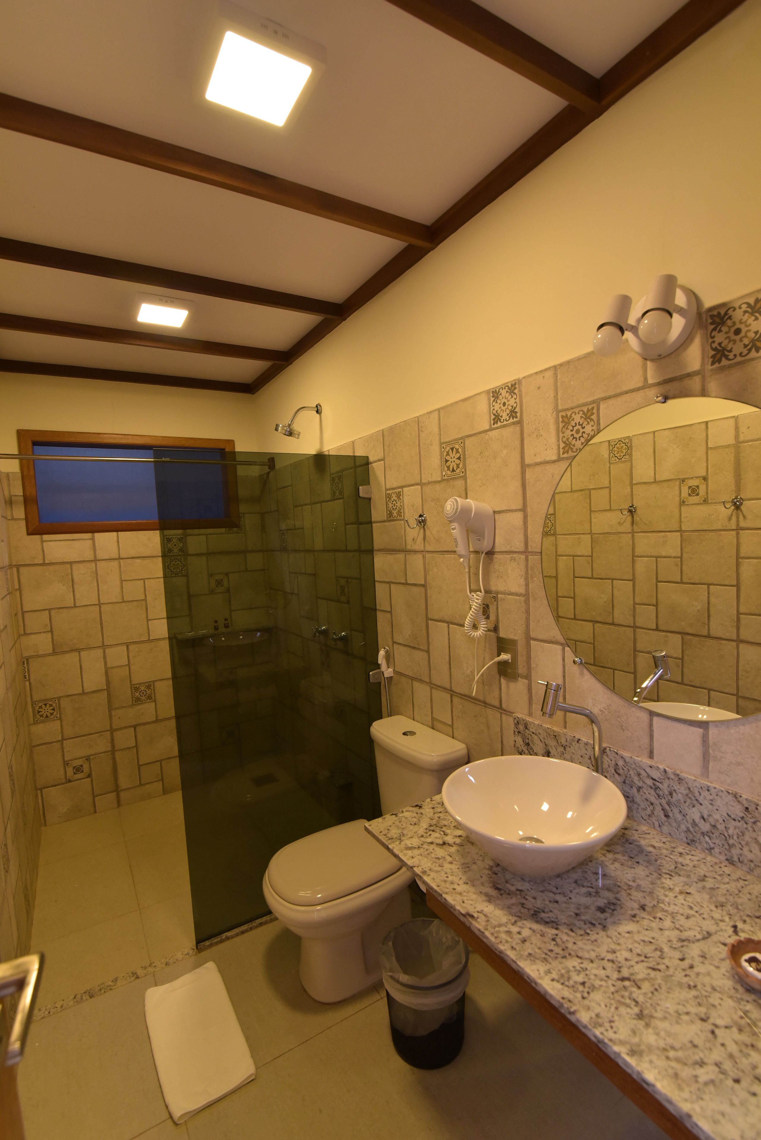 shower, free toiletries, towels