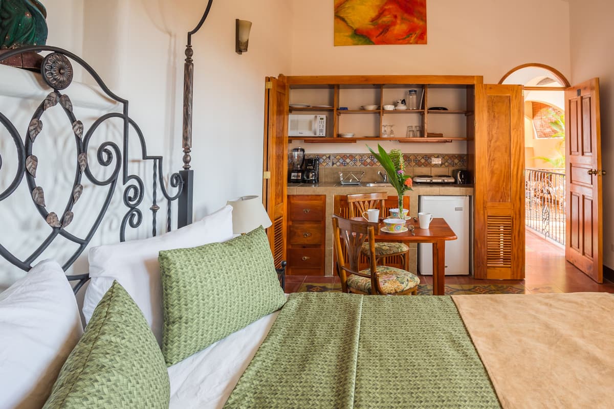 Superior suite, 1 slaapkamer, koelkast | 1 slaapkamer, luxe beddengoed, een kluis op de kamer, gratis wifi