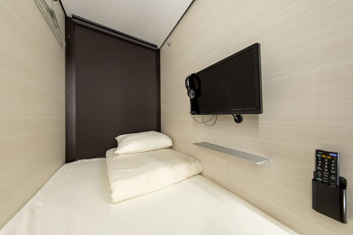 Caja de seguridad en la habitación, wifi gratis y ropa de cama