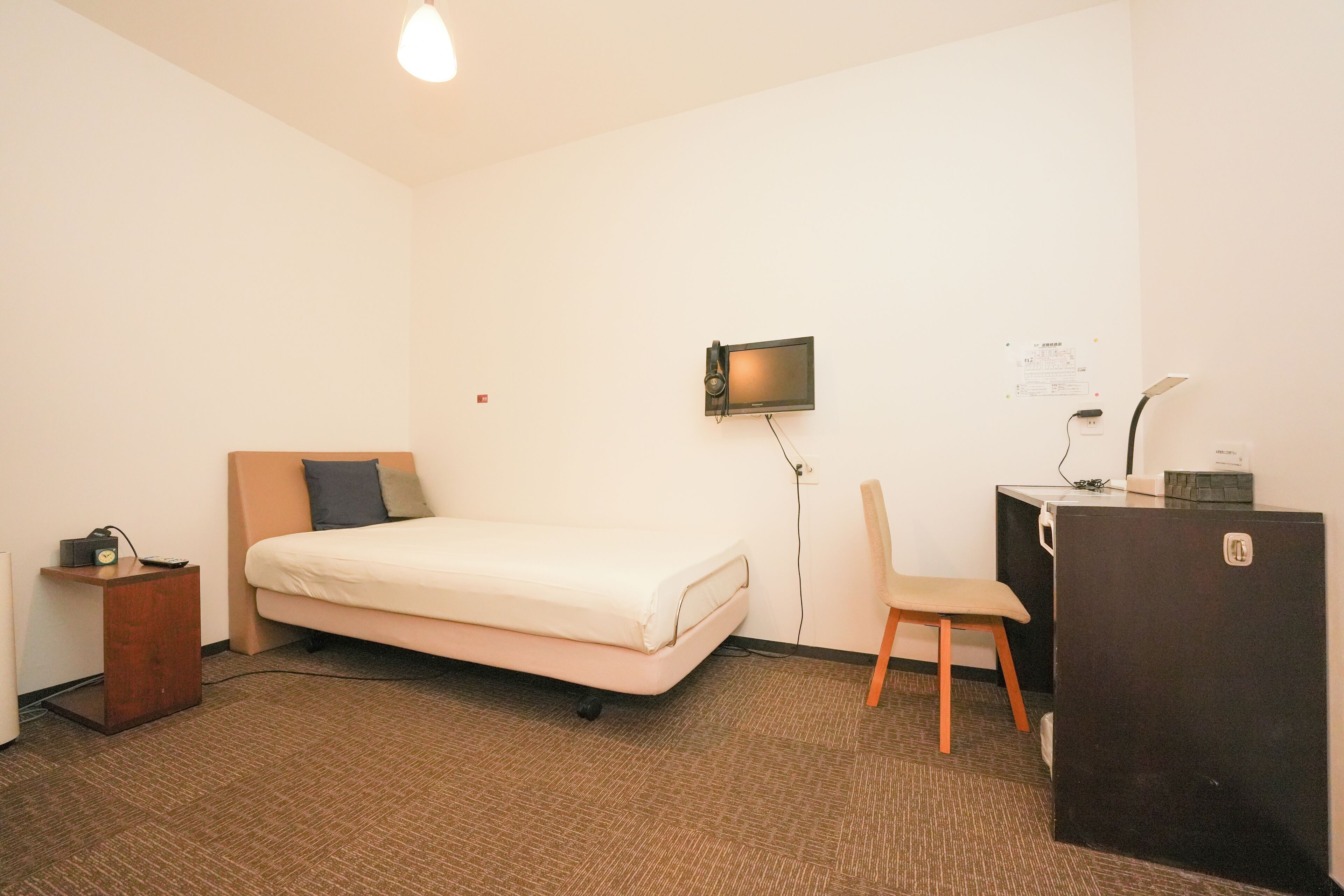 In-room safe, free WiFi, bed sheets