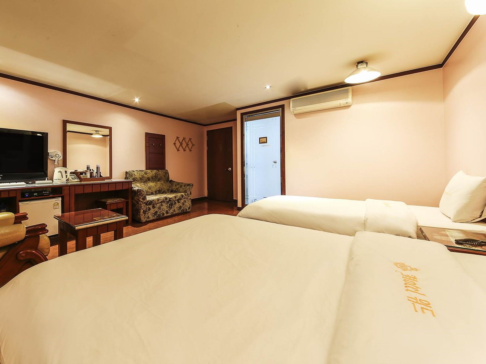 in-room business centre