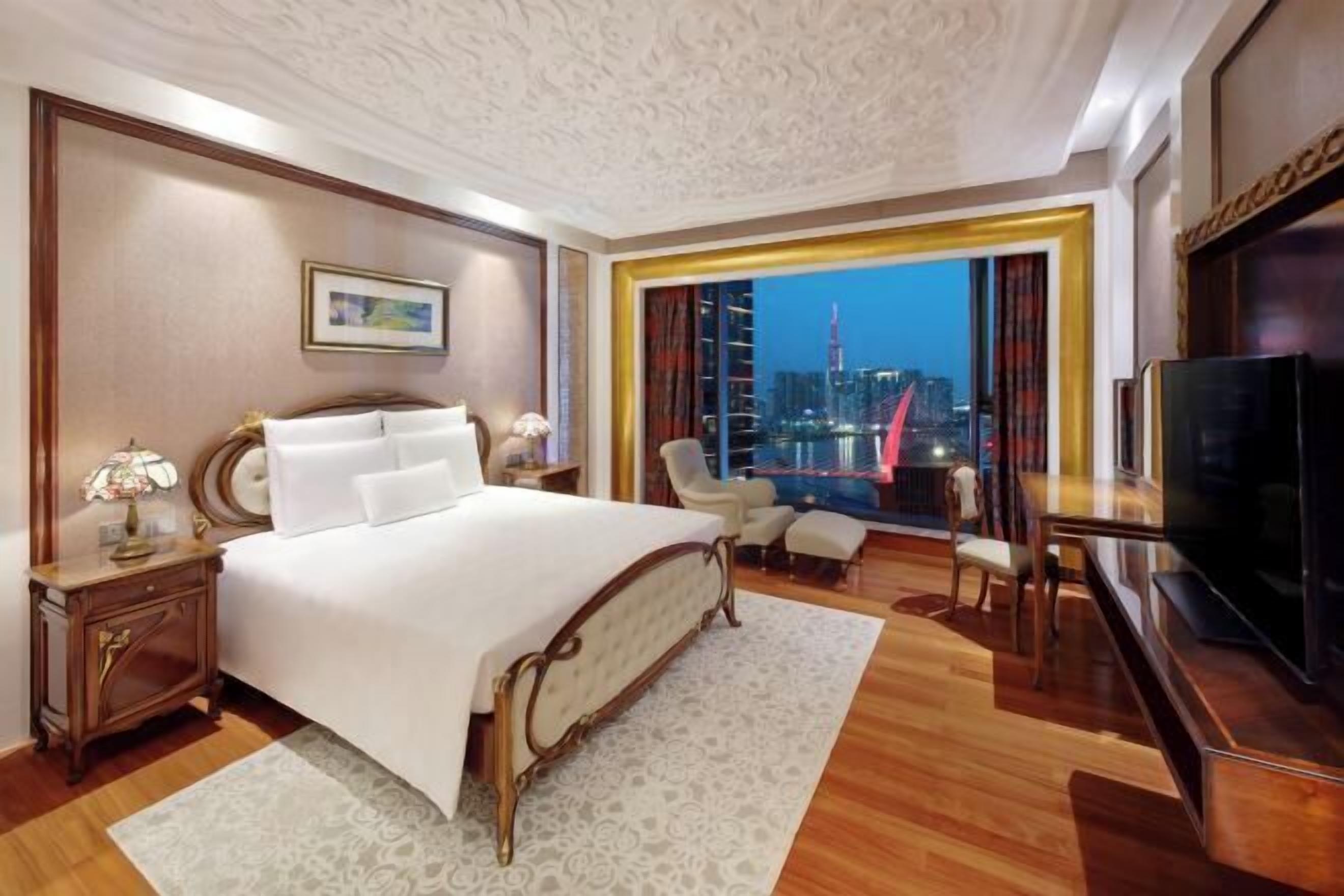 1 bedroom, Frette Italian sheets, premium bedding, down comforters