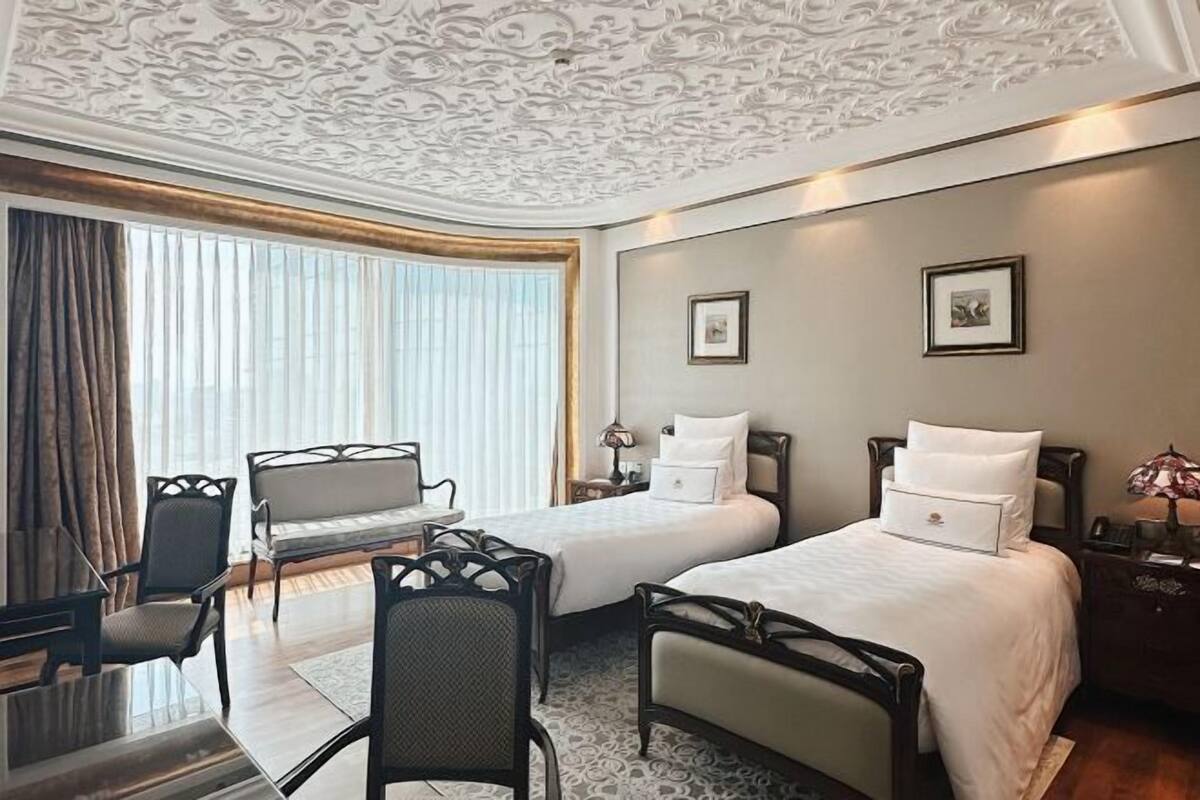 1 bedroom, Frette Italian sheets, premium bedding, down comforters