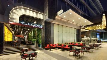 Serves 午餐、晚餐和早午餐