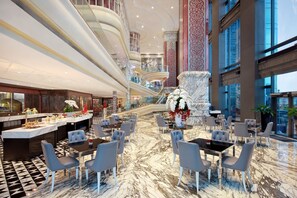 Déjeuner complet (1120000 VND par personne)