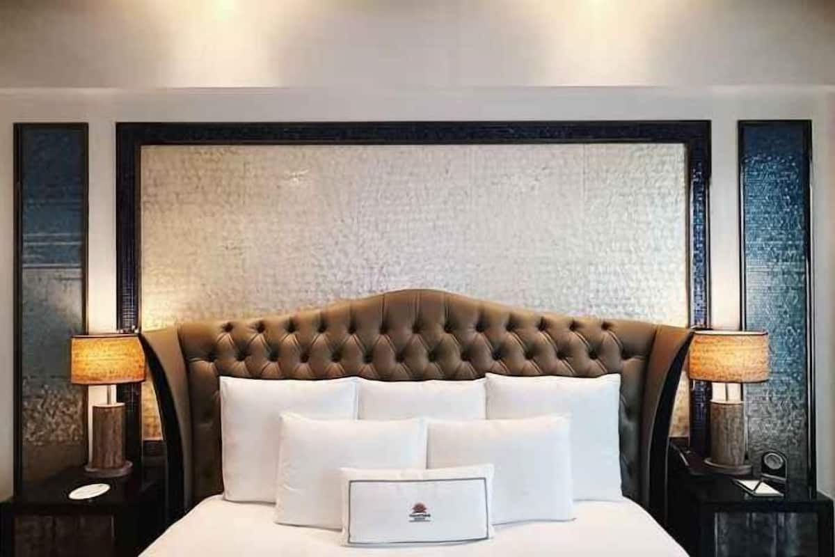 1 bedroom, Frette Italian sheets, premium bedding, down comforters