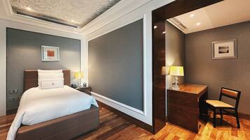 2-Bedroom Modern Deluxe with Kitchen | 1 bedroom, Frette Italian sheets, premium bedding, down duvets