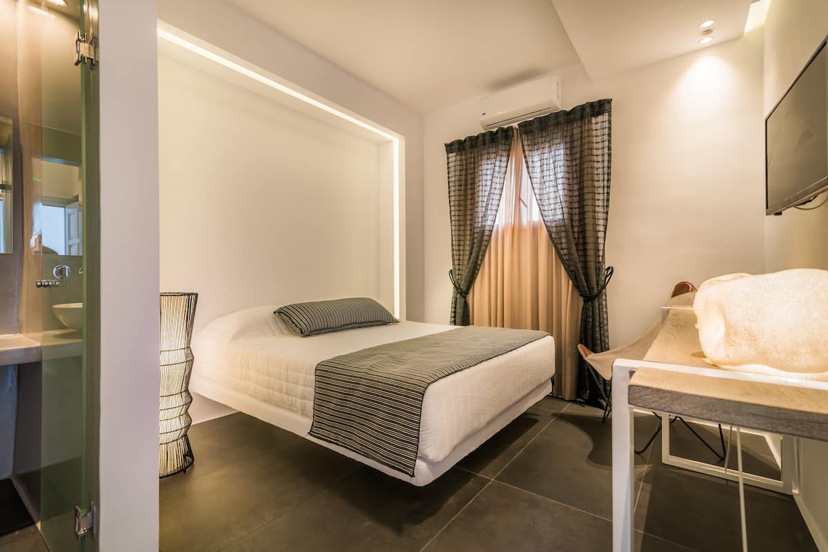Habitación estándar, 1 cama matrimonial | Caja de seguridad en la habitación, wifi gratis y ropa de cama