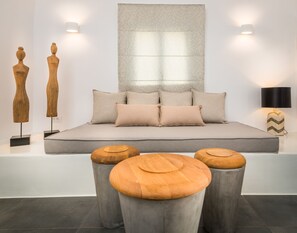 Chambre Triple Supérieure | Coffres-forts dans les chambres, Wi-Fi gratuit, draps fournis