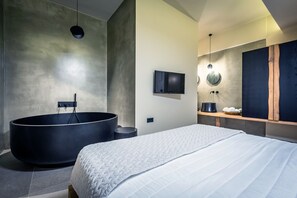 Suite junior, tina | Caja de seguridad en la habitación, wifi gratis y ropa de cama