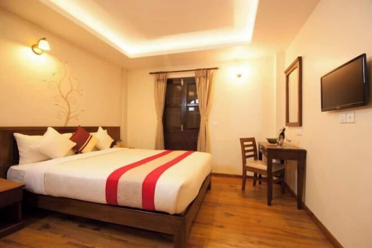 Premium bedding, in-room safe, desk, soundproofing