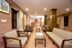 Lobby sitting area - Hotel Utsab Himalaya (Pokhara)