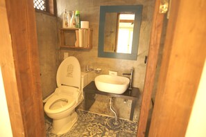 Maru Room | Badezimmer | Dusche, kostenlose Toilettenartikel