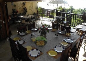 Daily full breakfast (ZAR 60.00 per person)