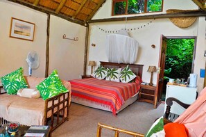 Suite | Safe på rommet, individuelt dekorert og blendingsgardiner