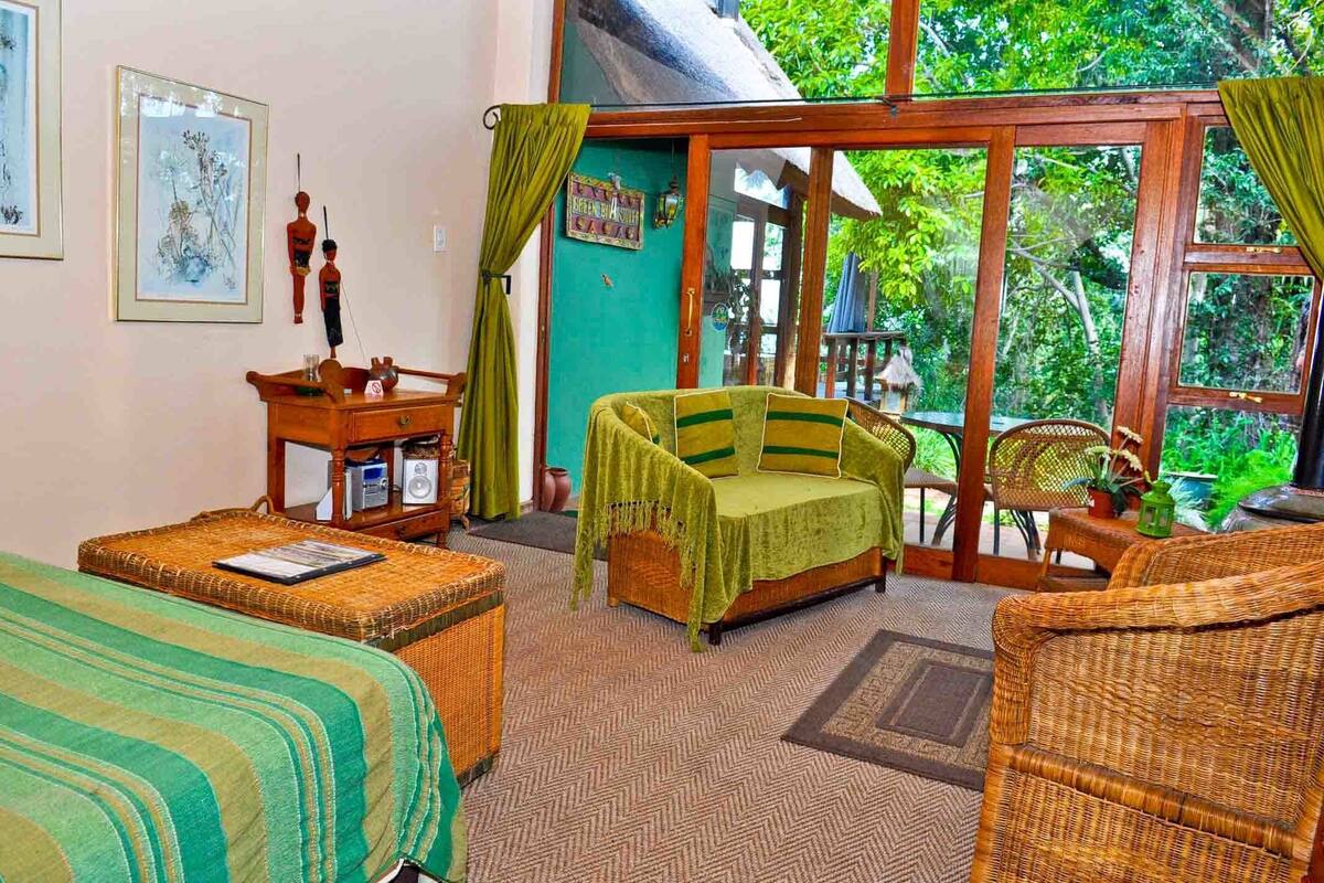 Green Bird Suite (4) | Living area