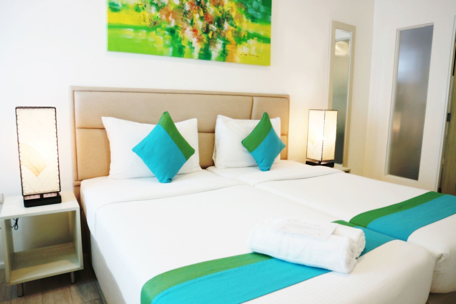 Safe på rommet, skrivebord, strykejern/-brett og wi-fi (inkludert)