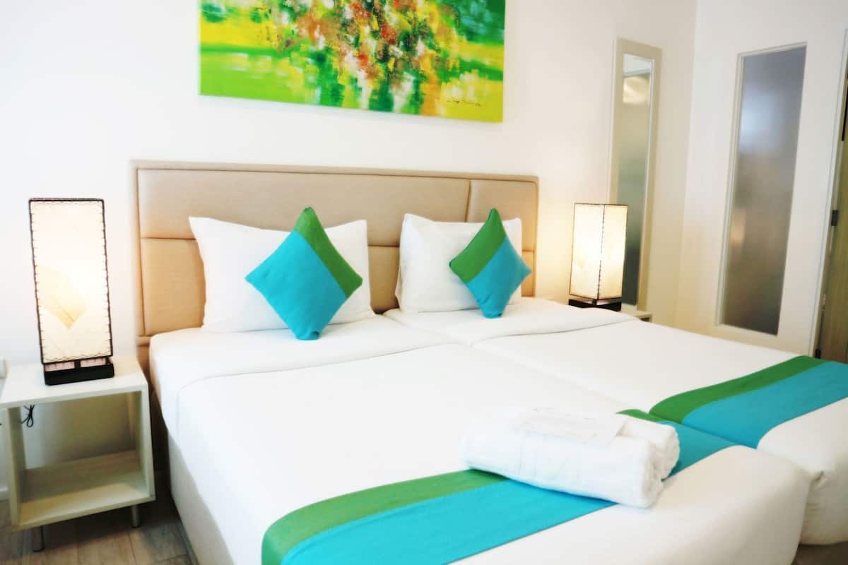 Safe på rommet, skrivebord, strykejern/-brett og wi-fi (inkludert)