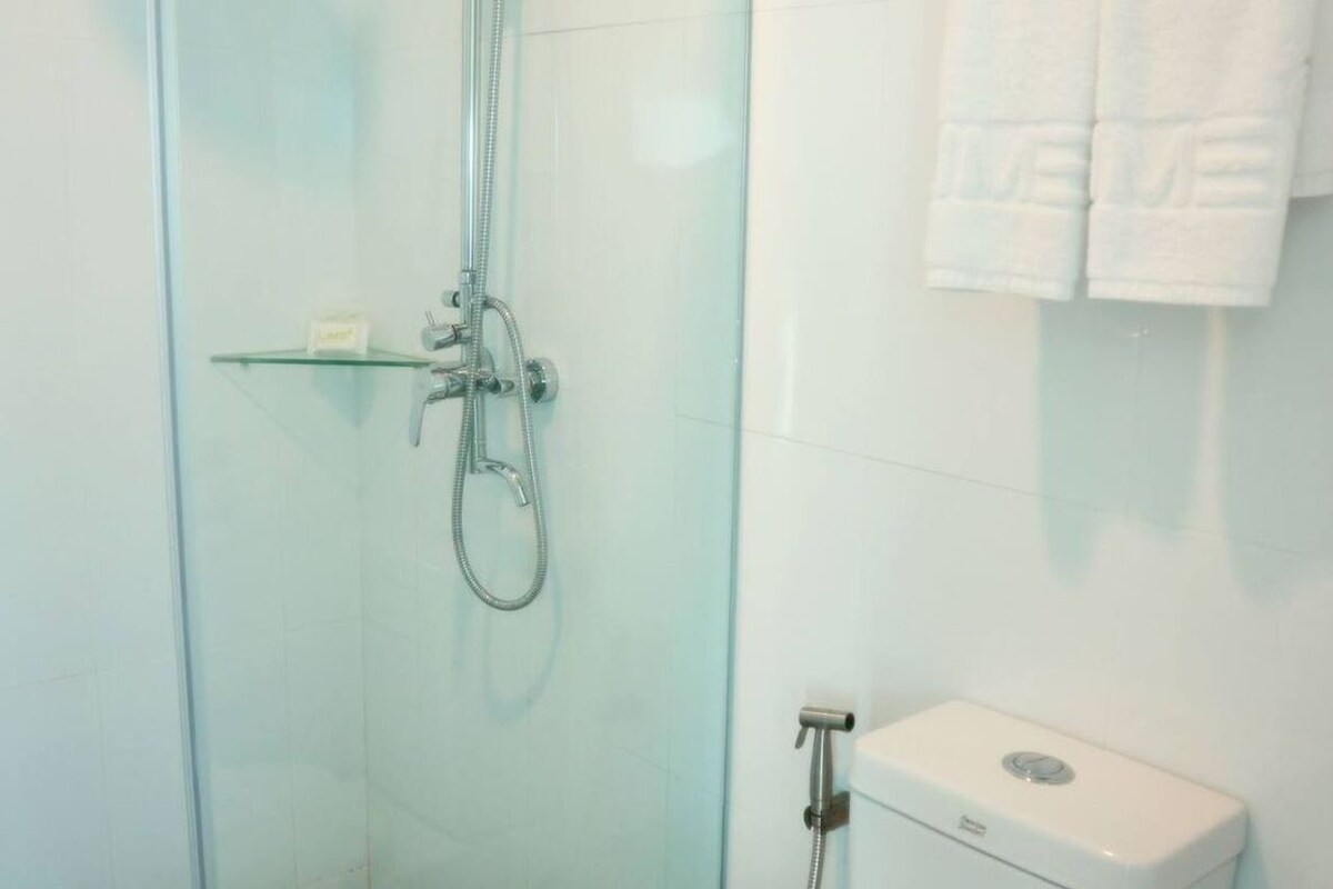 Bathroom | Free toiletries, hair dryer, bidet, towels