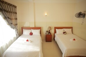 Standard Twin Room | Living room | Flat-screen TV - Nam Quan Hotel (Da Nang)