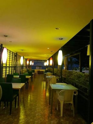 Dining - Ing-Fah Villa (Hua Hin)