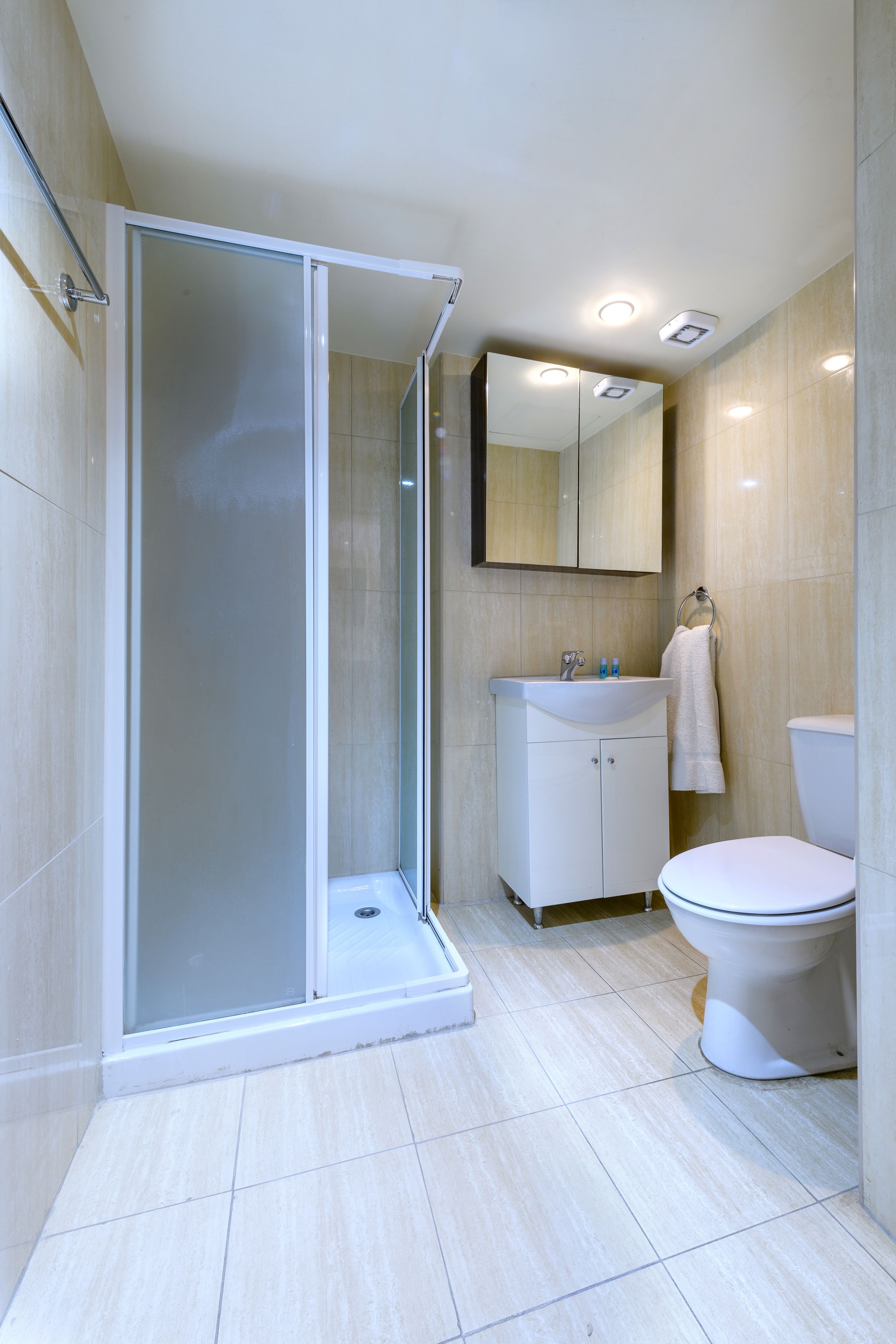Apartment, 1 Bedroom | Bathroom | Shower, hair dryer, towels