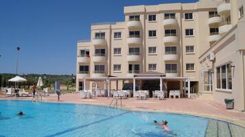 Outdoor pool, sun loungers