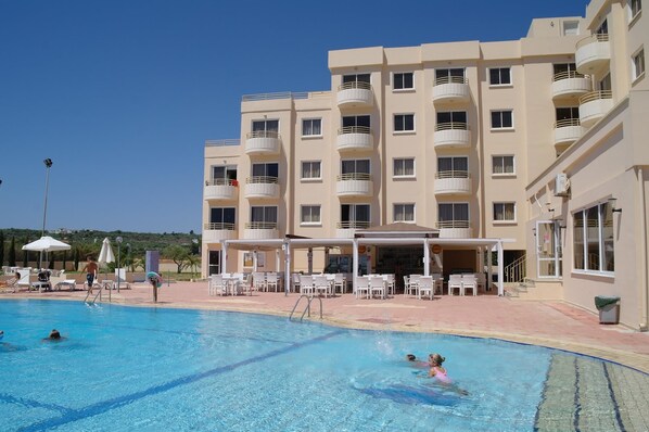 Outdoor pool, sun loungers