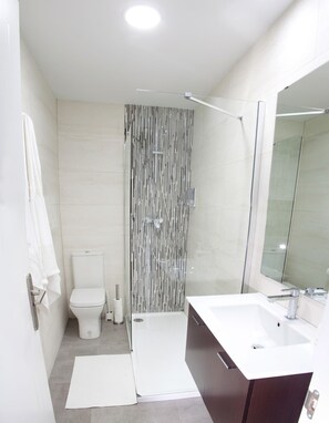 City Studio Suite, 1 Katil Ratu (Queen) dengan Katil Sofa, Park View | Bilik Mandi | Pancuran mandi, kelengkapan dandanan diri percuma, pengering rambut 