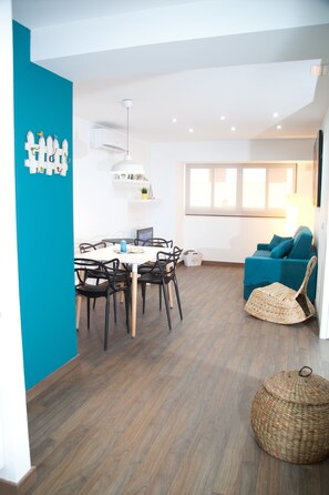 Apartament urbà, 1 dormitori, vistes a la ciutat | Roba de llit d'alta qualitat, cobrellits i caixa forta a l'habitació