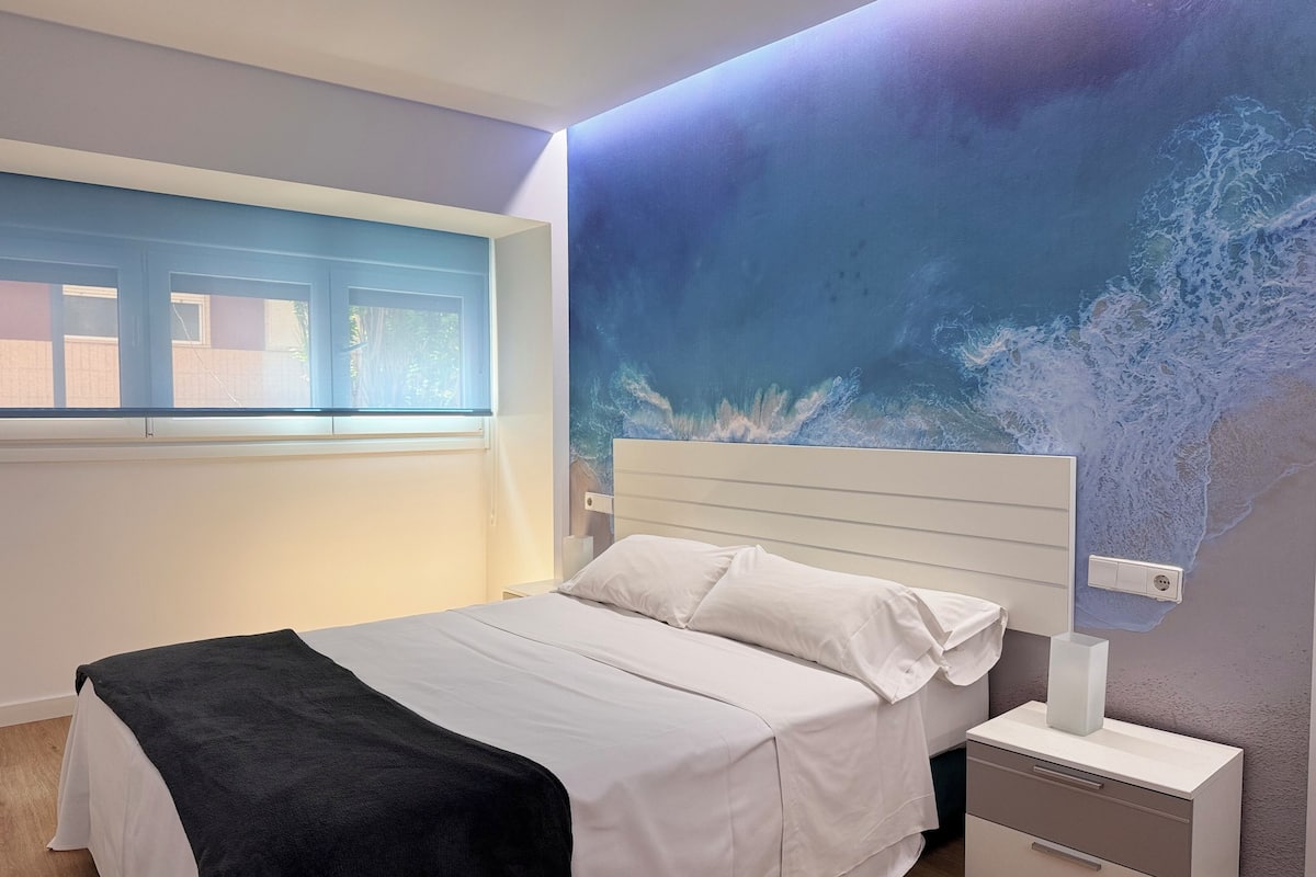 Suite, 1 tweepersoonsbed met slaapbank | Luxe beddengoed, donzen dekbedden, een kluis op de kamer