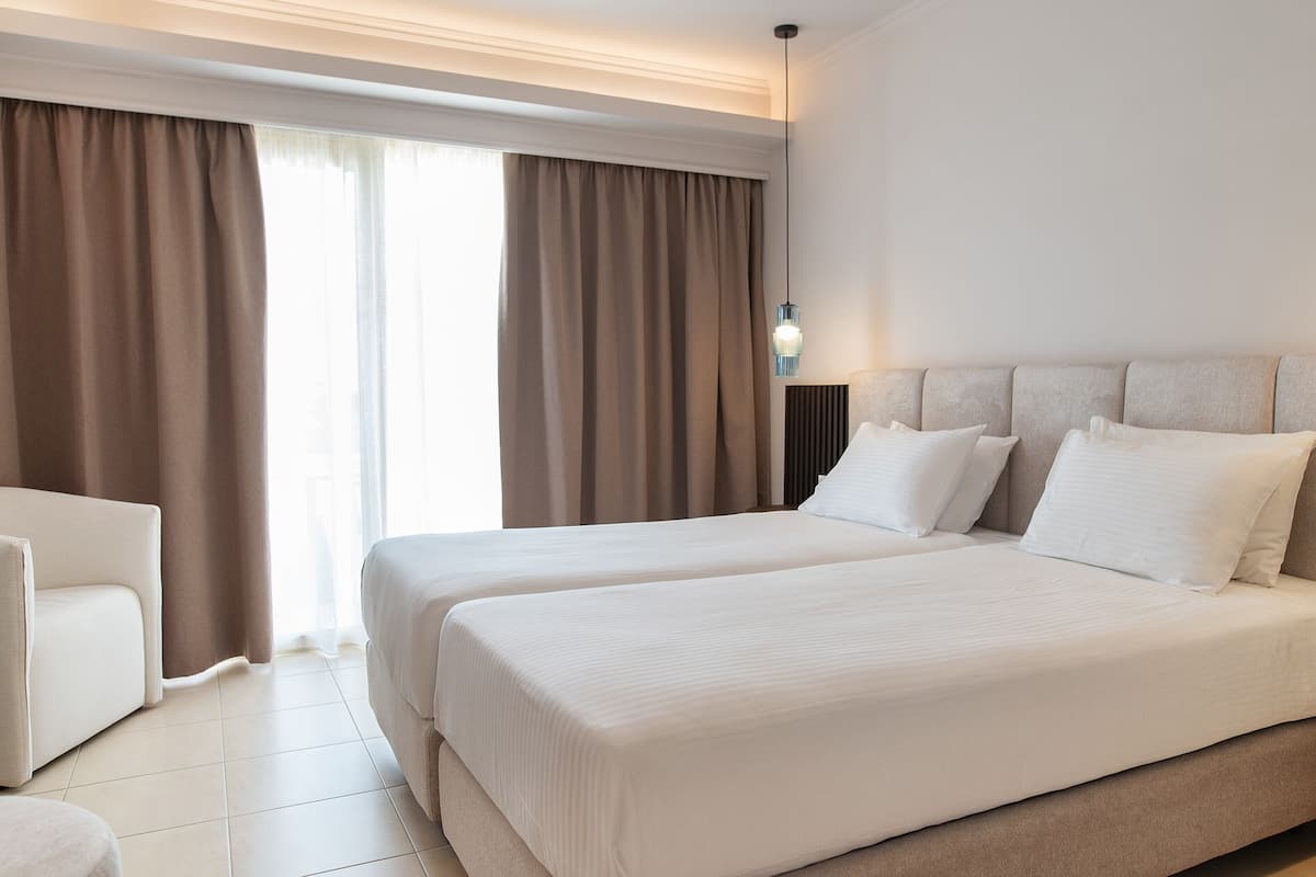 Junior Suite | 1 bedroom, in-room safe, desk, free WiFi
