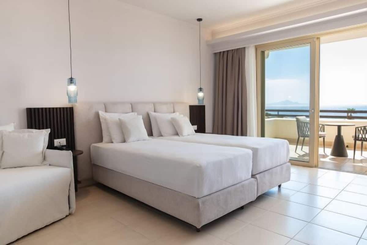 In-room safe, desk, free WiFi, bed sheets