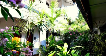 Micky Santoro Hotel and Restaurant