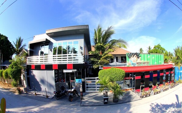 Fachada de la propiedad