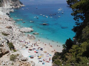 Beach nearby, white sand, sun-loungers, beach umbrellas