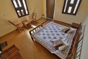 Desk, soundproofing, rollaway beds - Pushkar Adventure Desert Camp (Peesangan)