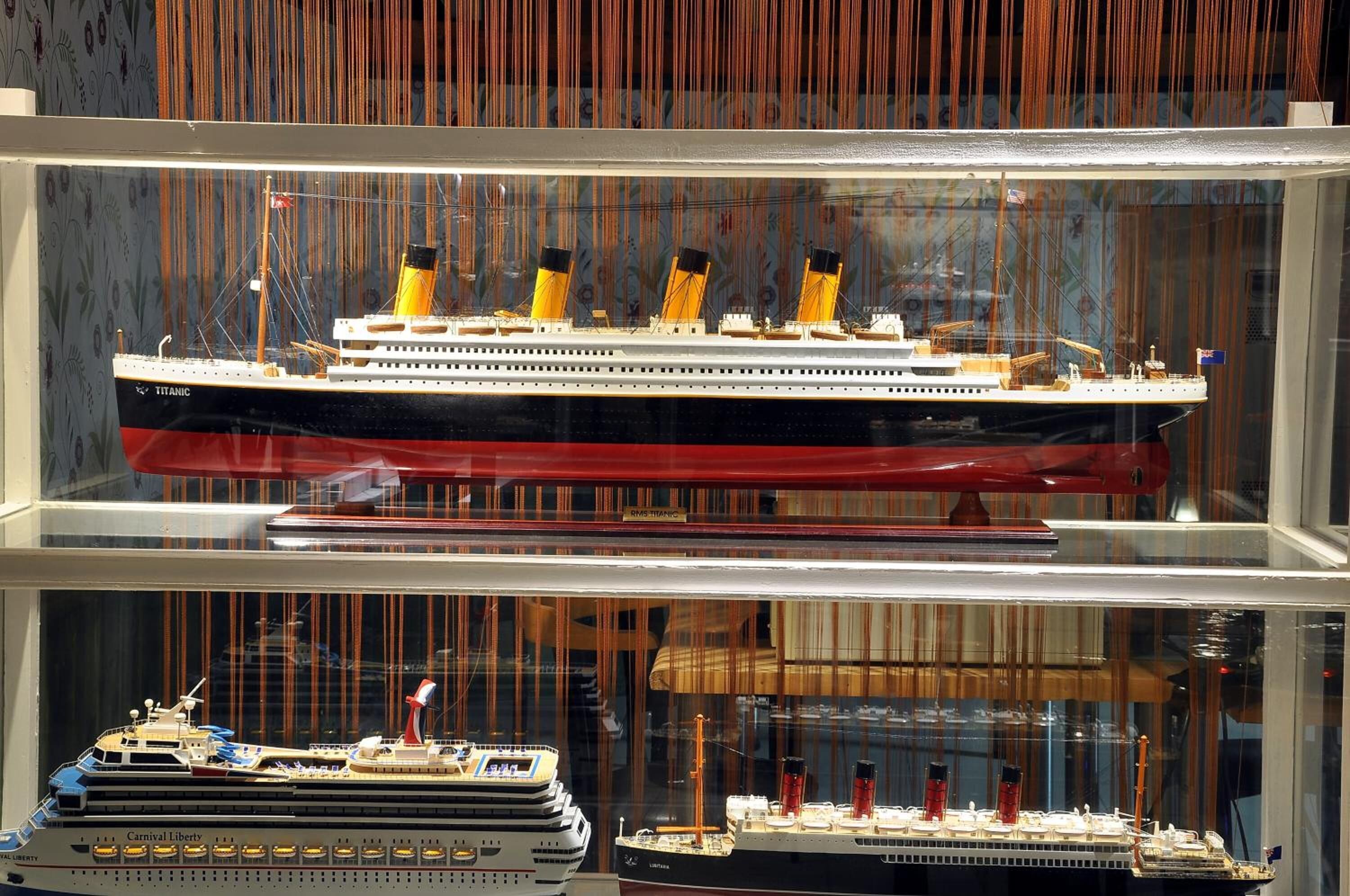 breakfast, lunch and dinner served