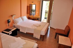 Cofres nos quartos, ferros/tábuas de passar roupa, berços grátis