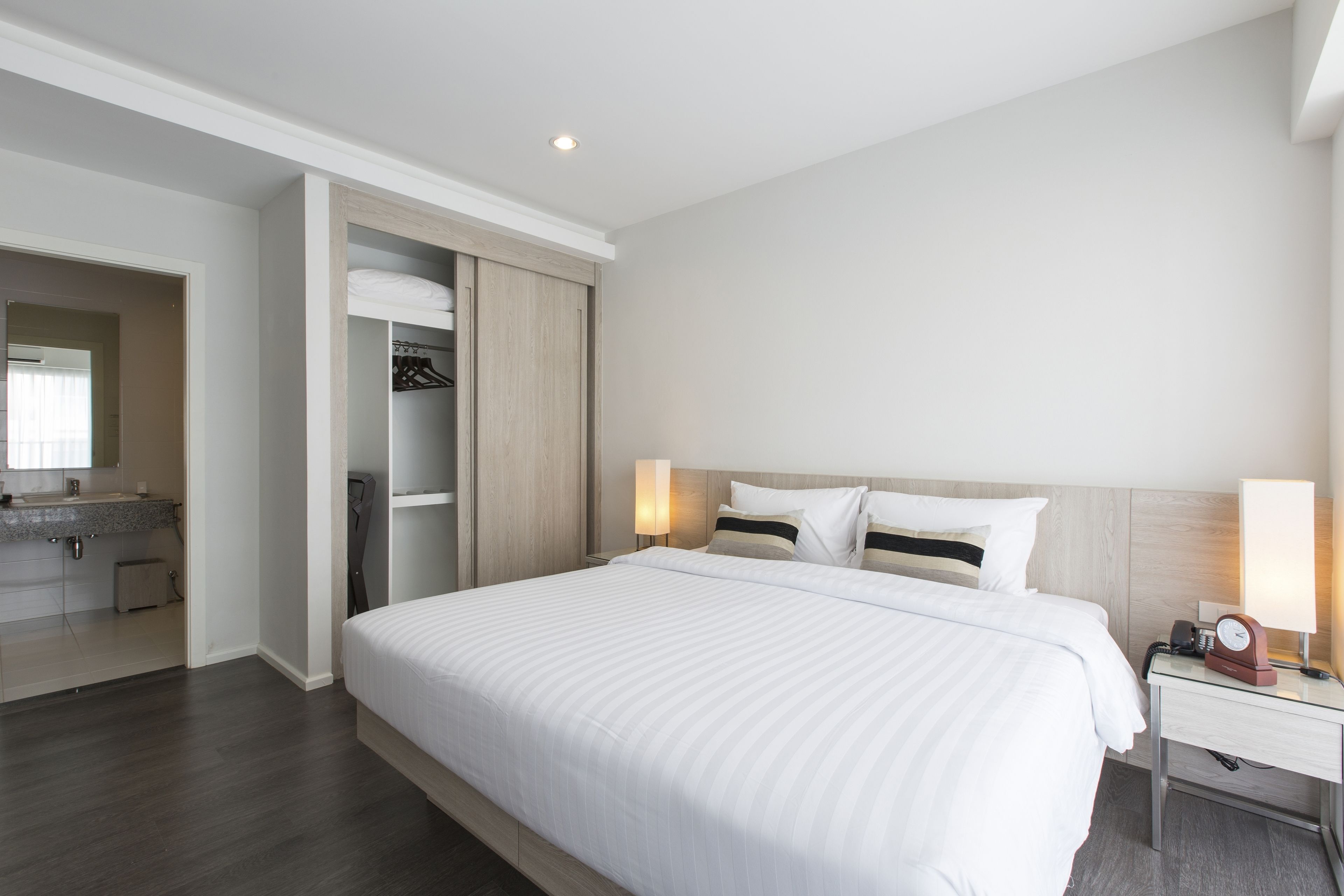 Suite, 2 Bedrooms, Kitchenette | Desk, cribs (free), rollaway beds (surcharge), WiFi (free)