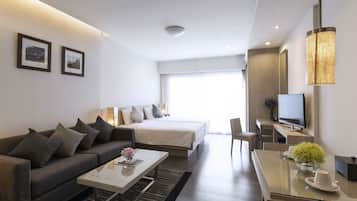 Studio Suite, Kitchenette | Desk, free cots/infant beds, rollaway beds, free WiFi