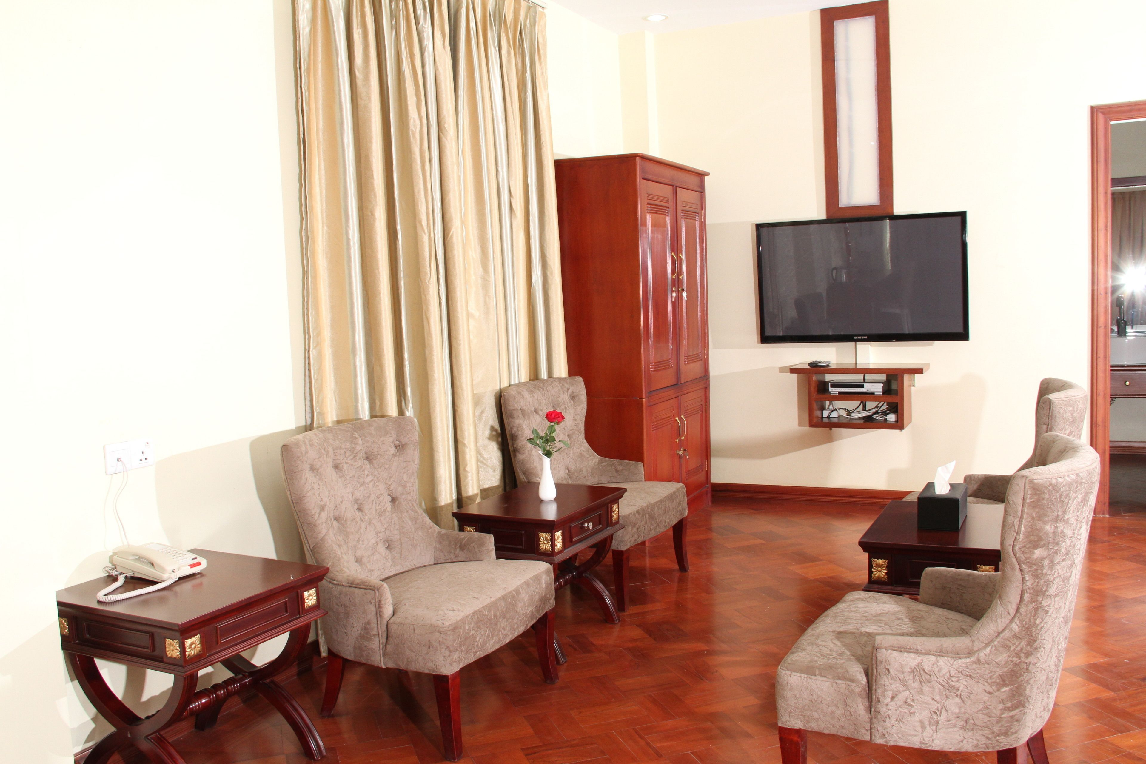 suite | minibar, in-room safe, desk, blackout curtains