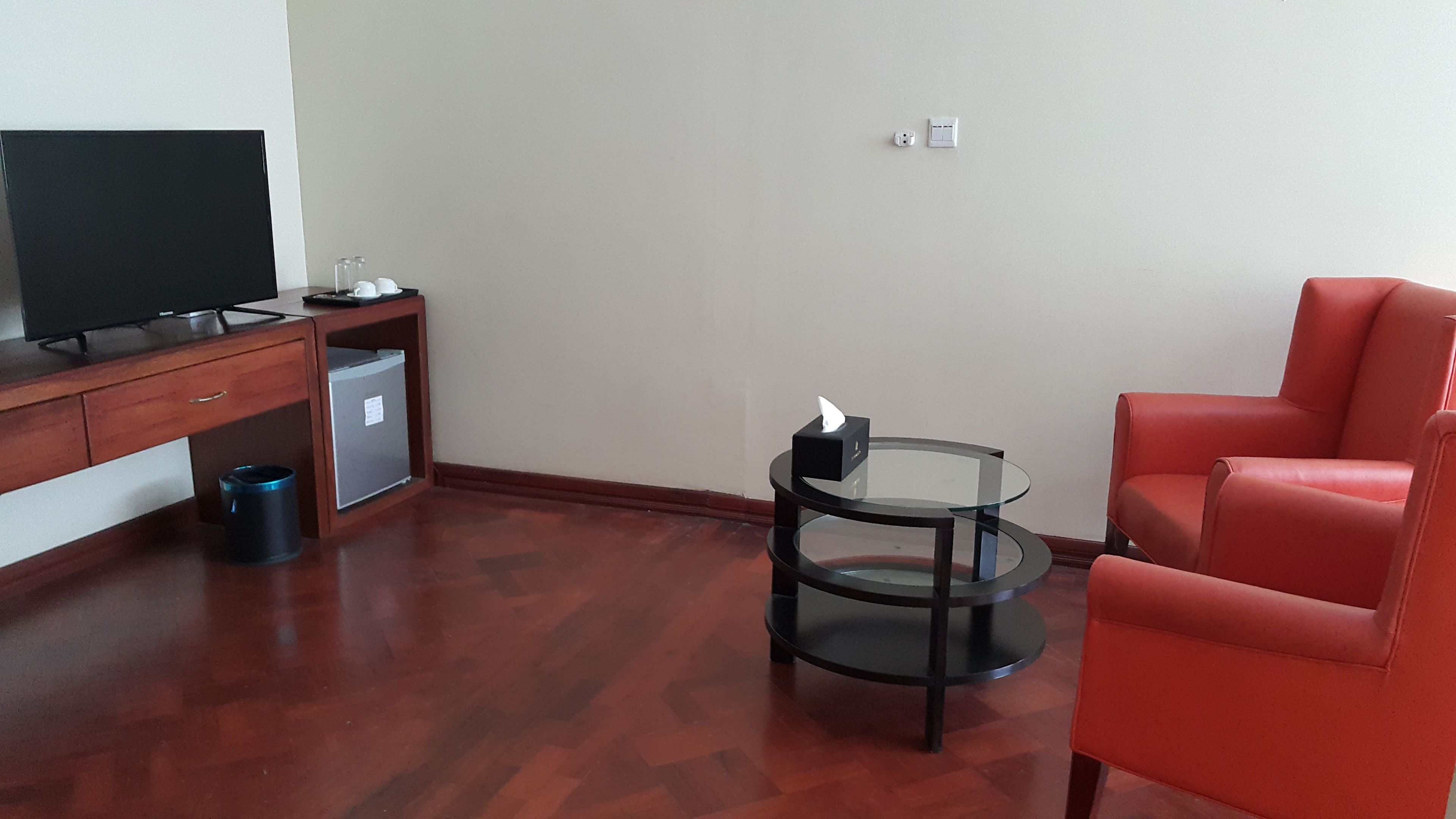 deluxe room | minibar, in-room safe, desk, blackout curtains