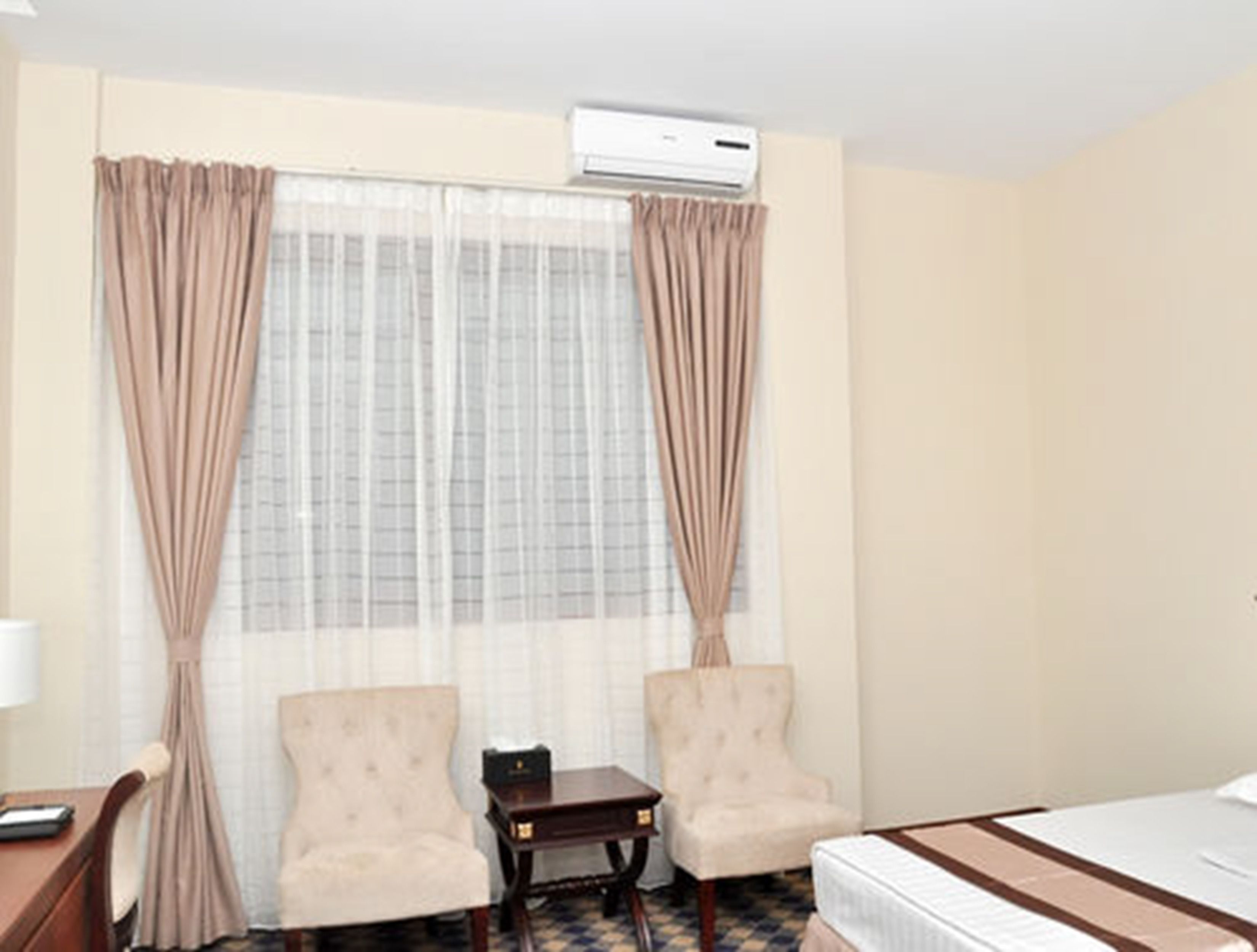 deluxe room | minibar, in-room safe, desk, blackout curtains