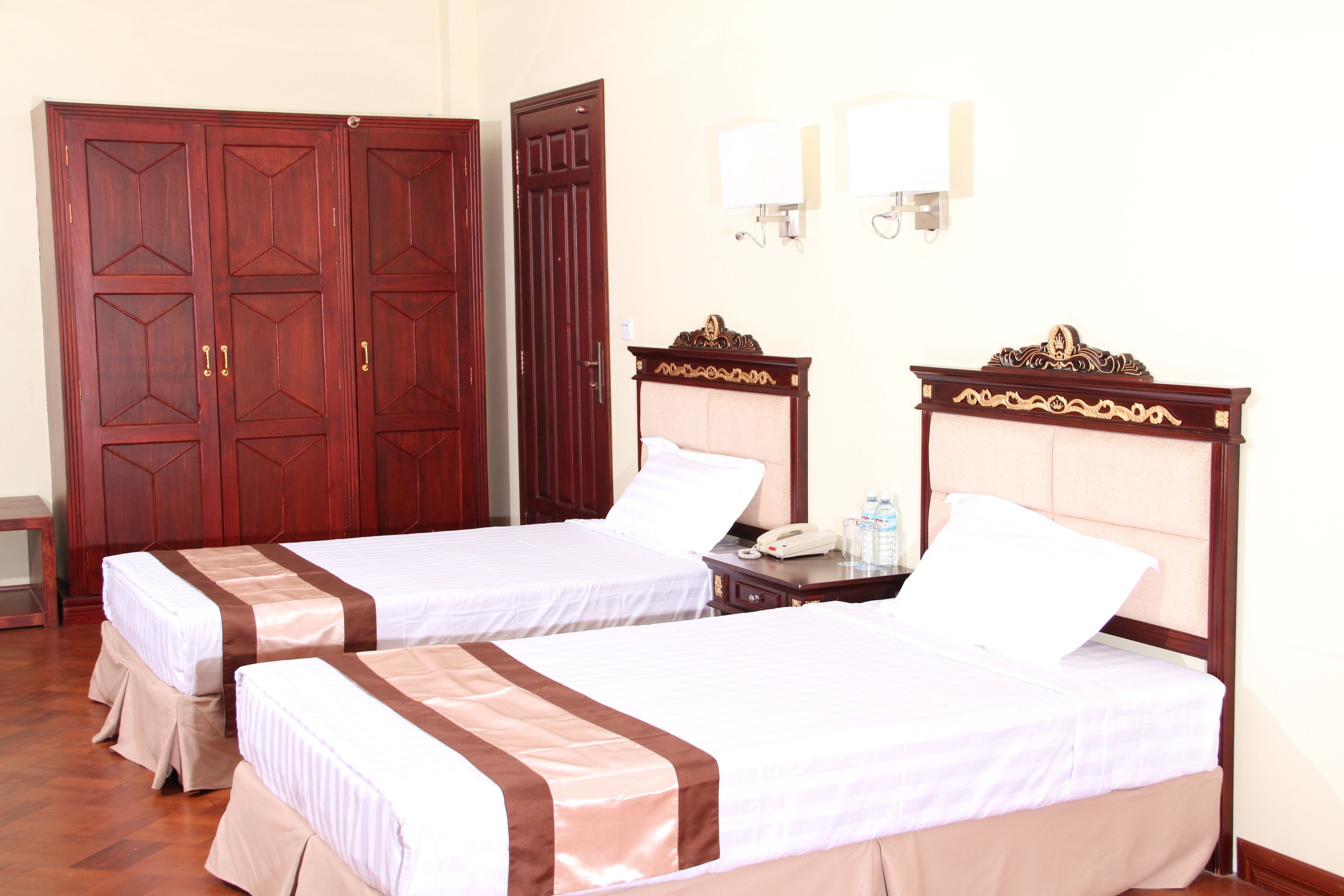 suite | minibar, in-room safe, desk, blackout curtains