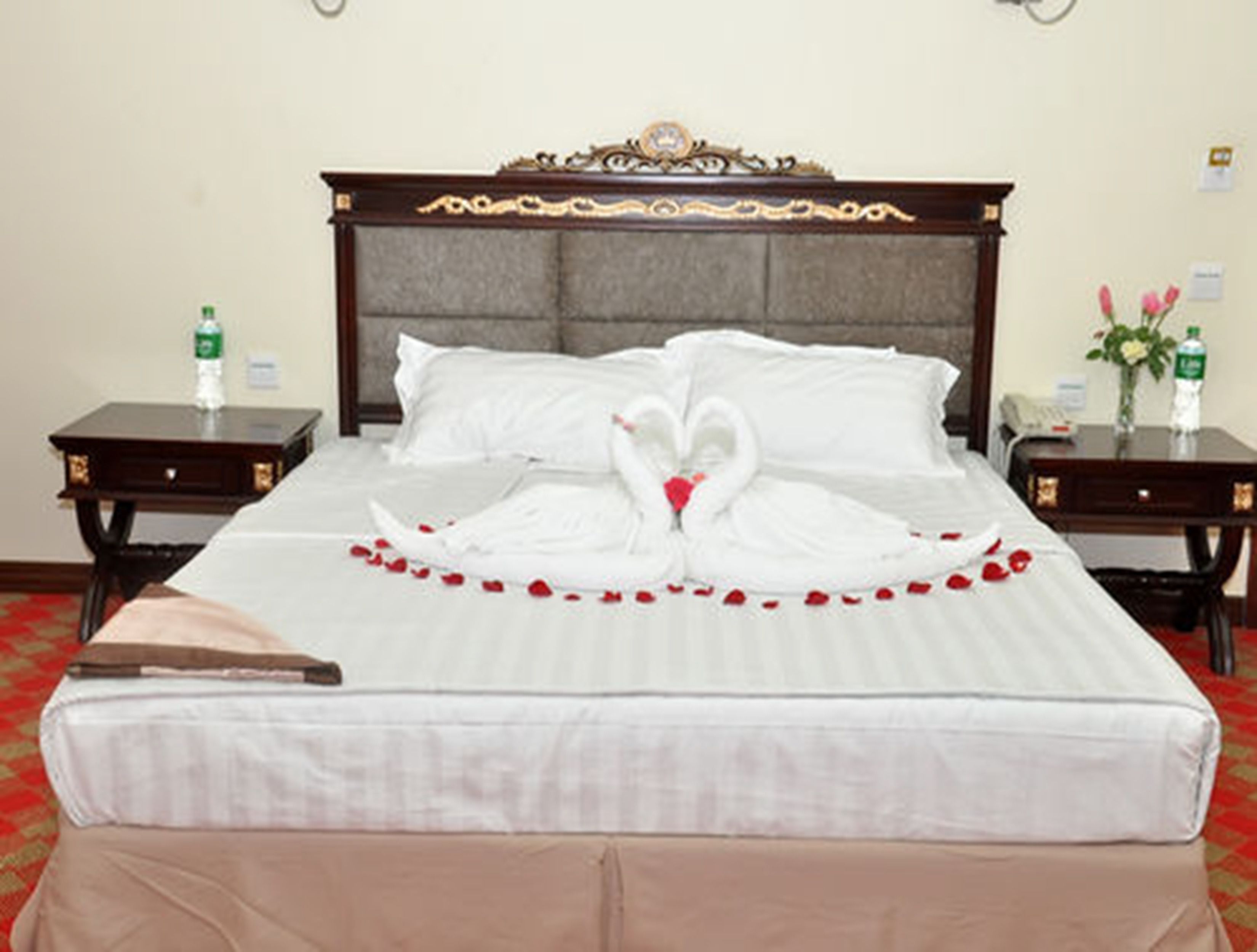 suite | minibar, in-room safe, desk, blackout curtains