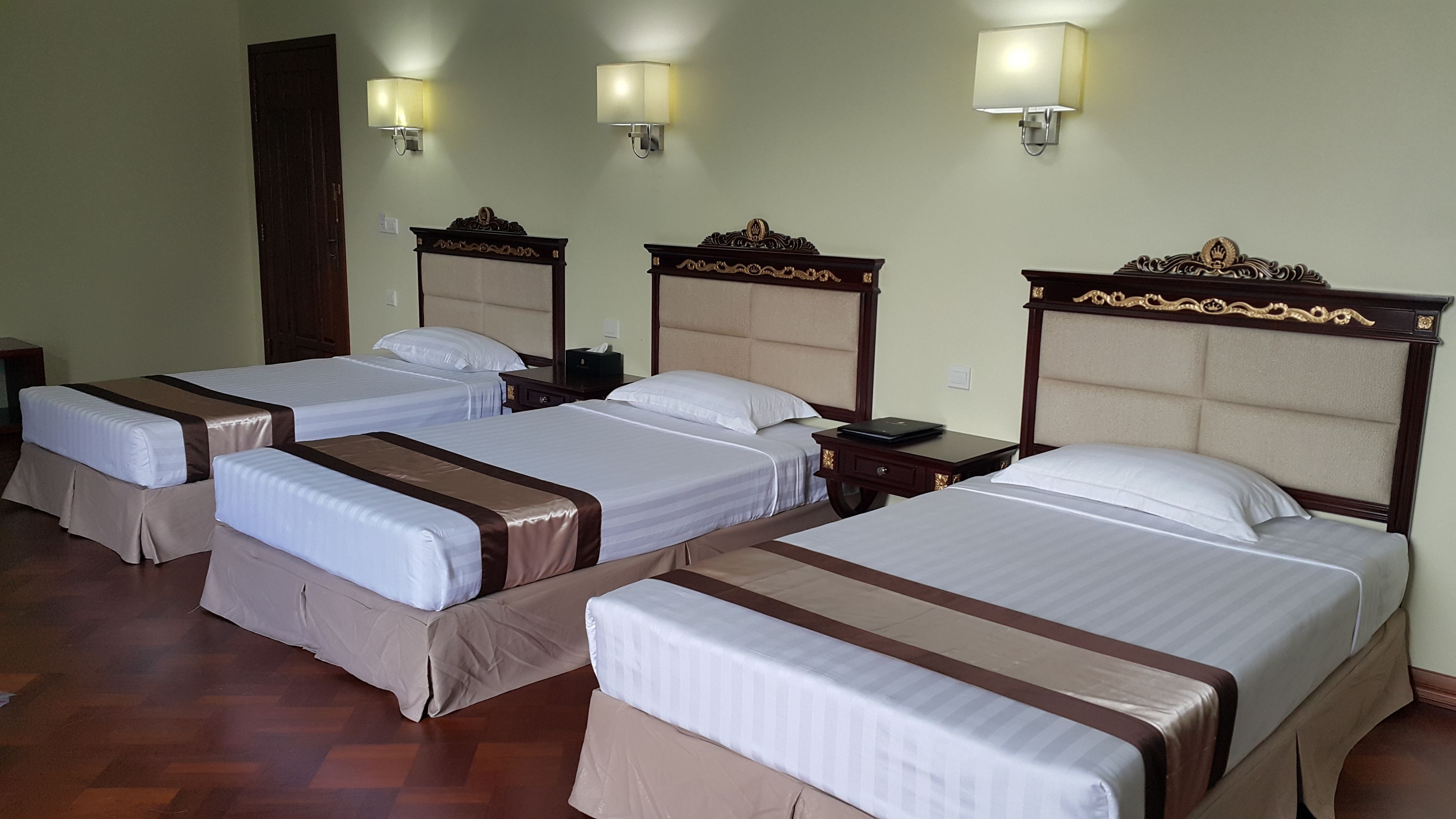 triple room | minibar, in-room safe, desk, blackout curtains