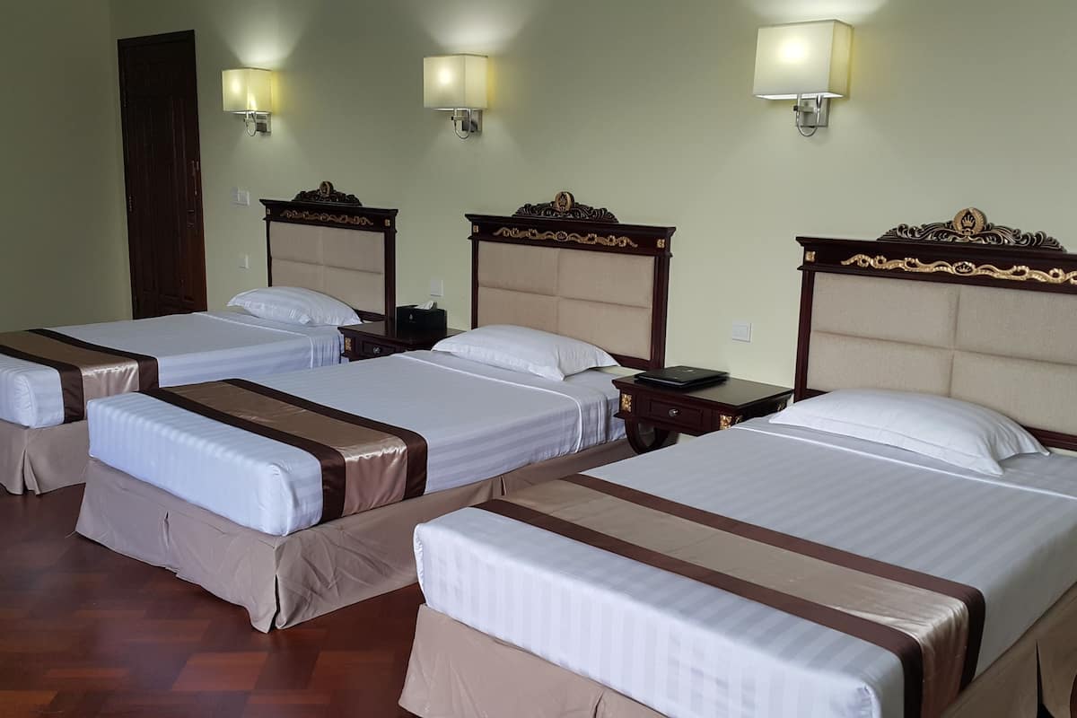 triple room | minibar, in-room safe, desk, blackout curtains